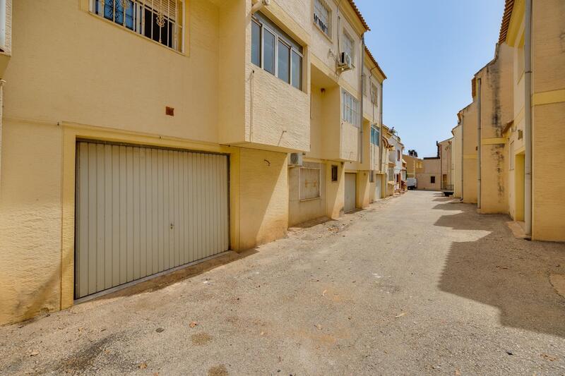 3 bedroom Townhouse for sale