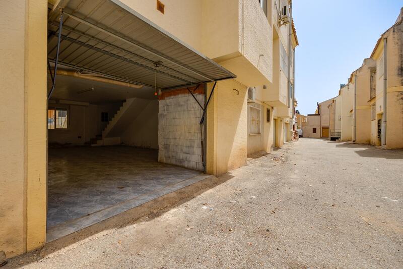 3 bedroom Townhouse for sale