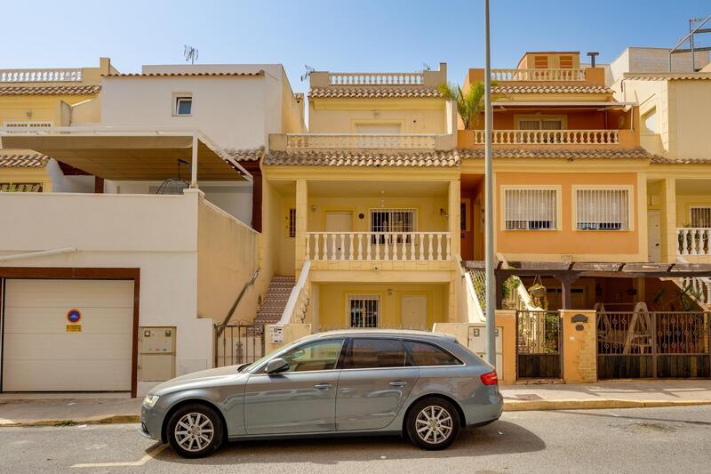 3 bedroom Townhouse for sale