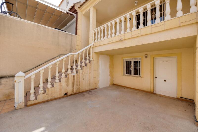 3 bedroom Townhouse for sale