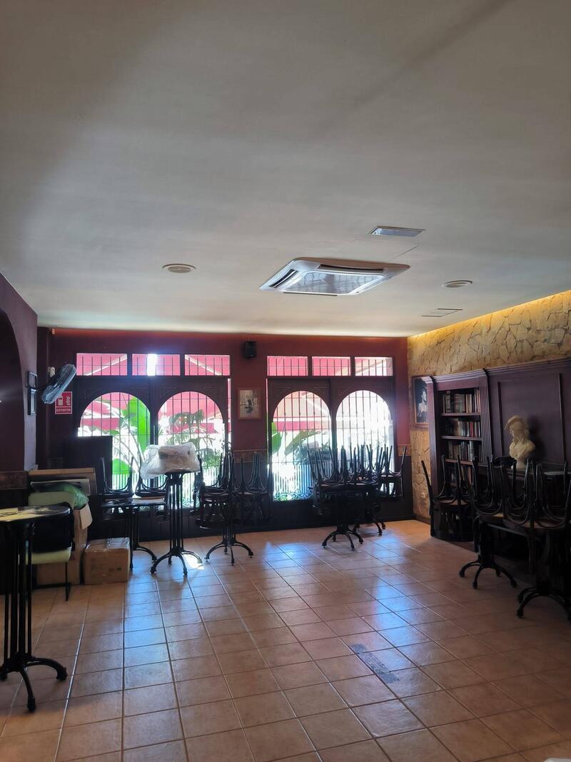 2 bedroom Commercial Property for sale