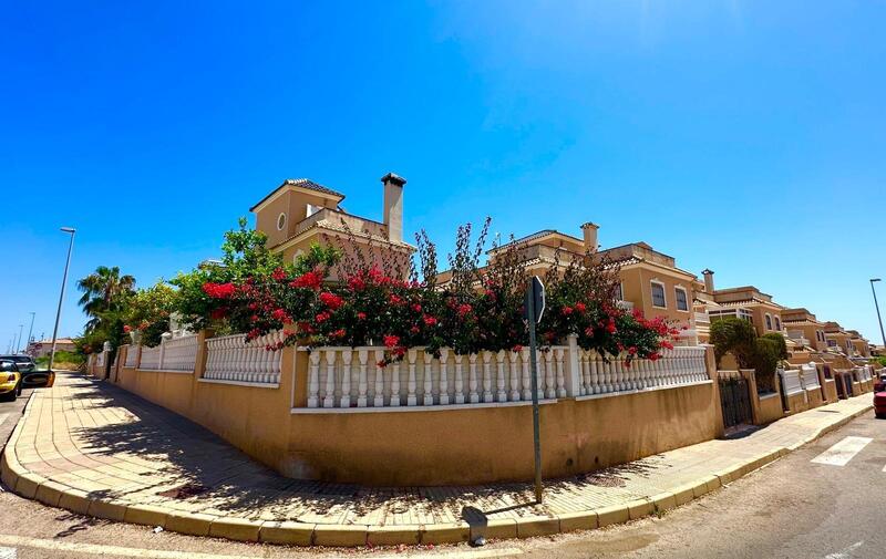 4 Cuarto Villa en venta
