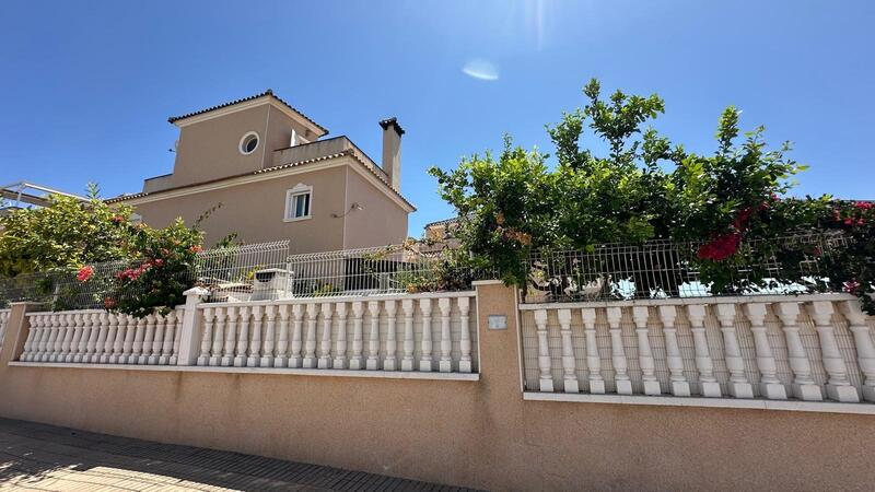 4 Cuarto Villa en venta