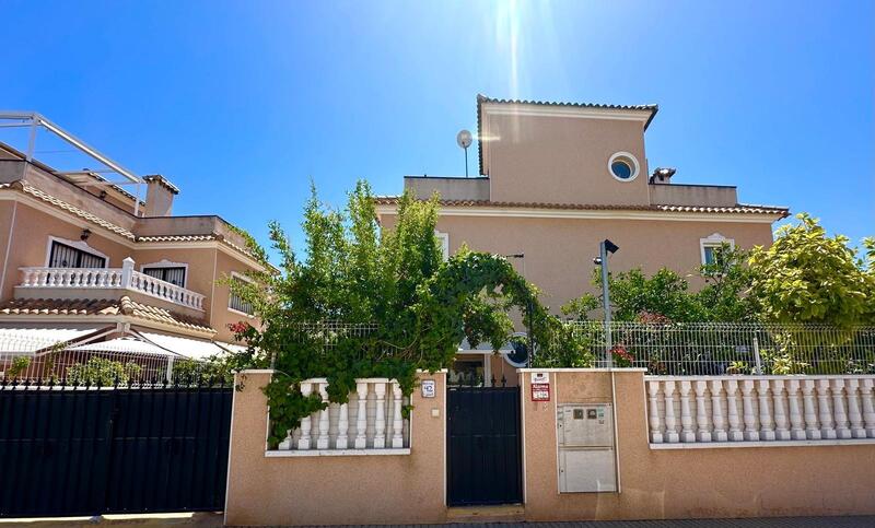 4 Cuarto Villa en venta
