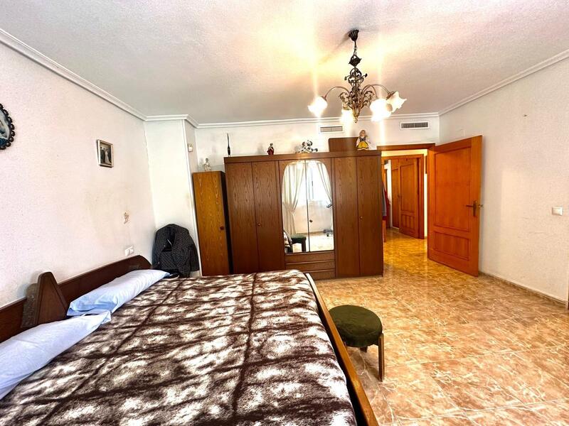 3 bedroom Apartment for sale