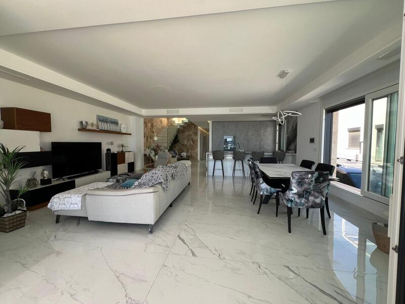 5 bedroom Villa for sale