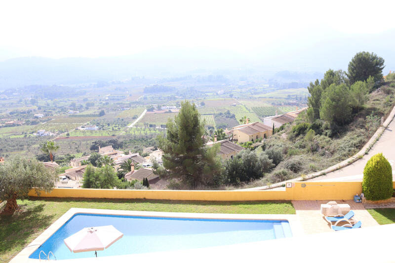 3 bedroom Townhouse for sale