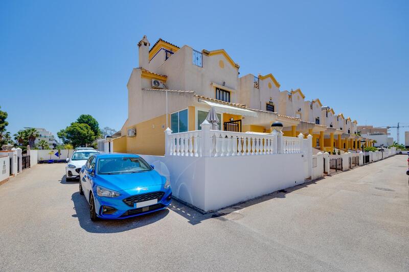 3 bedroom Townhouse for sale