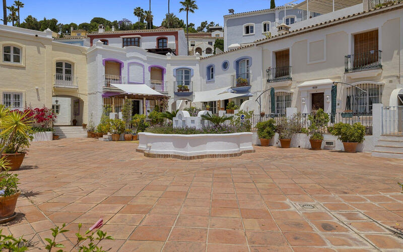 3 bedroom Townhouse for sale