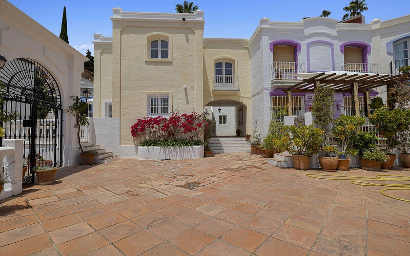 3 bedroom Townhouse for sale
