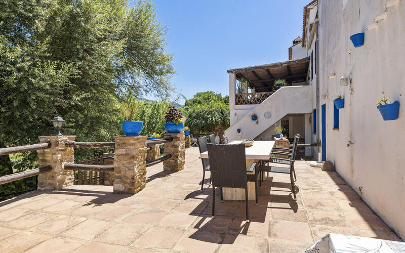 9 bedroom Villa for sale