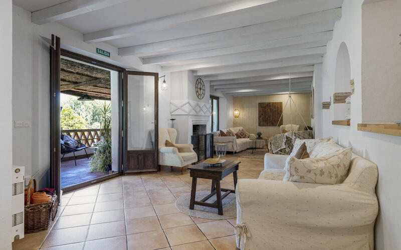 9 bedroom Villa for sale