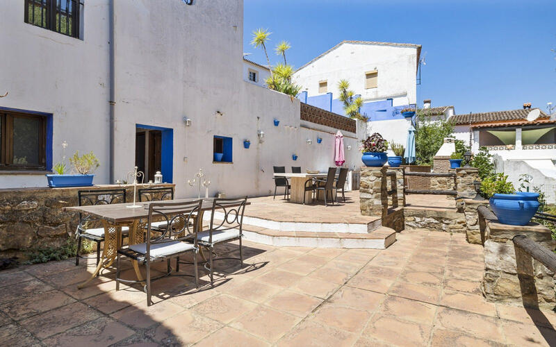 9 bedroom Villa for sale
