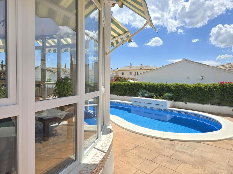 2 Cuarto Villa en venta