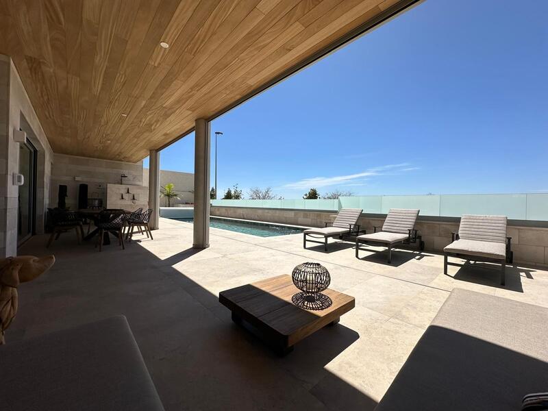 Villa en venta en Benijófar, Alicante
