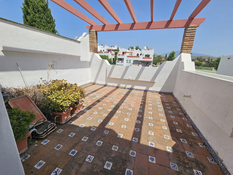 4 bedroom Townhouse for sale