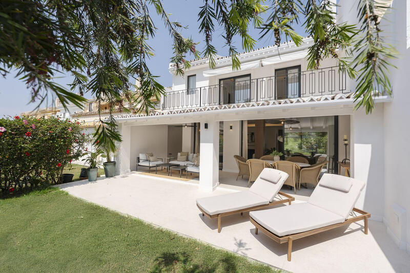 Townhouse for sale in Nueva Andalucia, Málaga