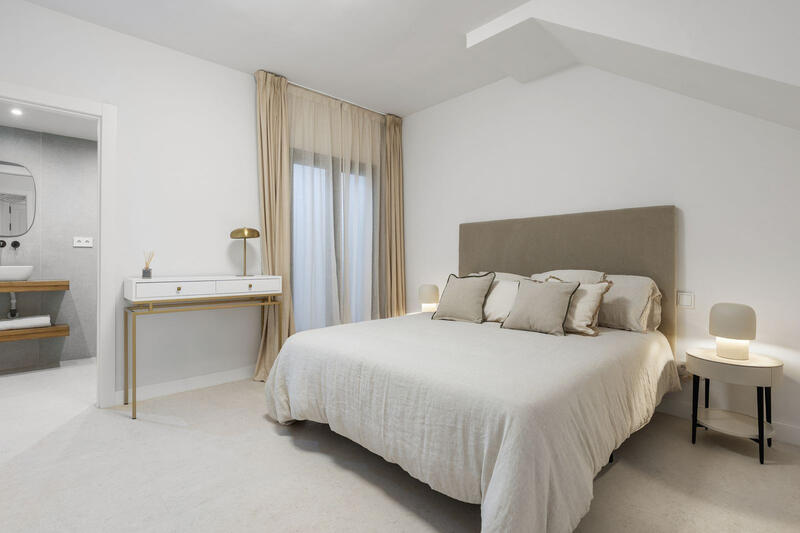 4 bedroom Townhouse for sale