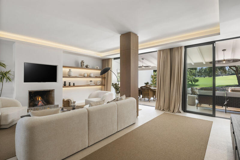 4 bedroom Townhouse for sale
