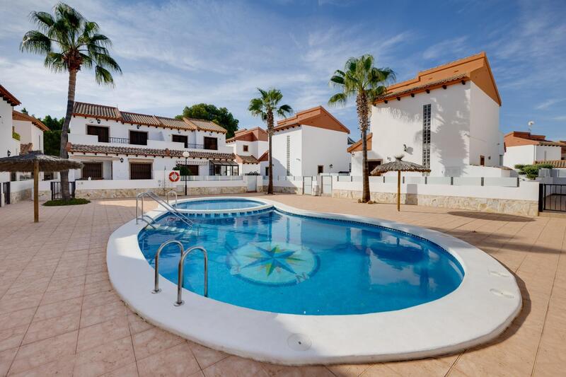 Villa til salgs i Orihuela Costa, Alicante