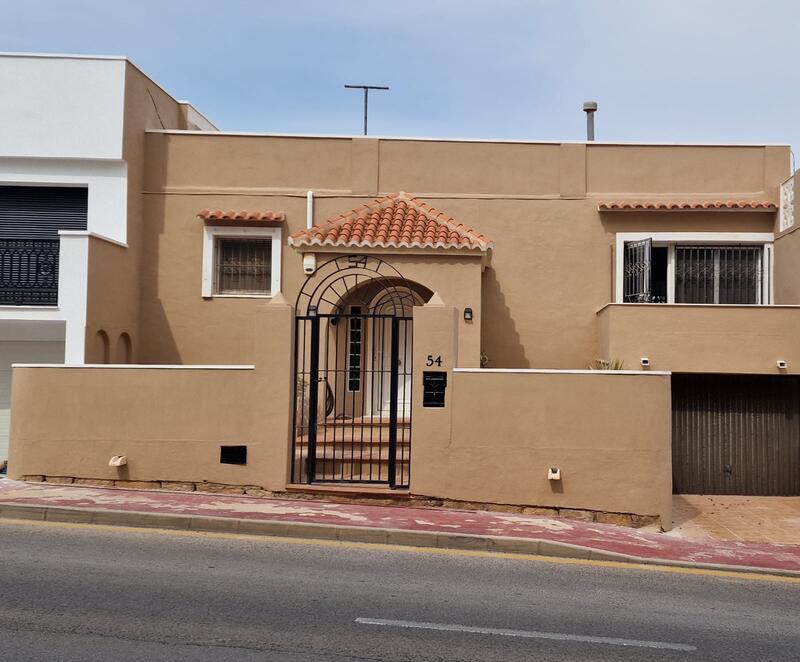 Byhus til salg i Torrevieja, Alicante