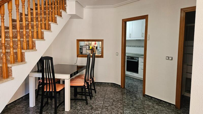 4 Schlafzimmer Stadthaus zu verkaufen