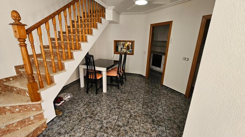 4 Schlafzimmer Stadthaus zu verkaufen