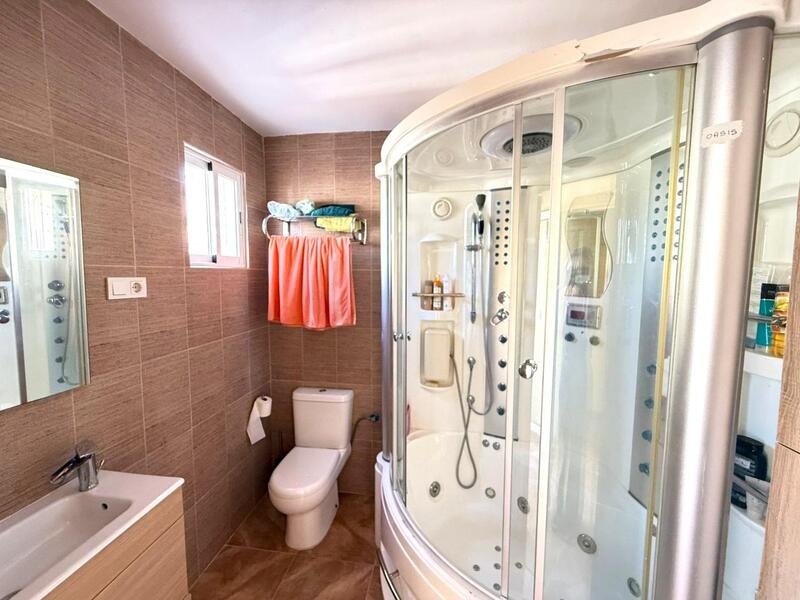 4 bedroom Townhouse for sale