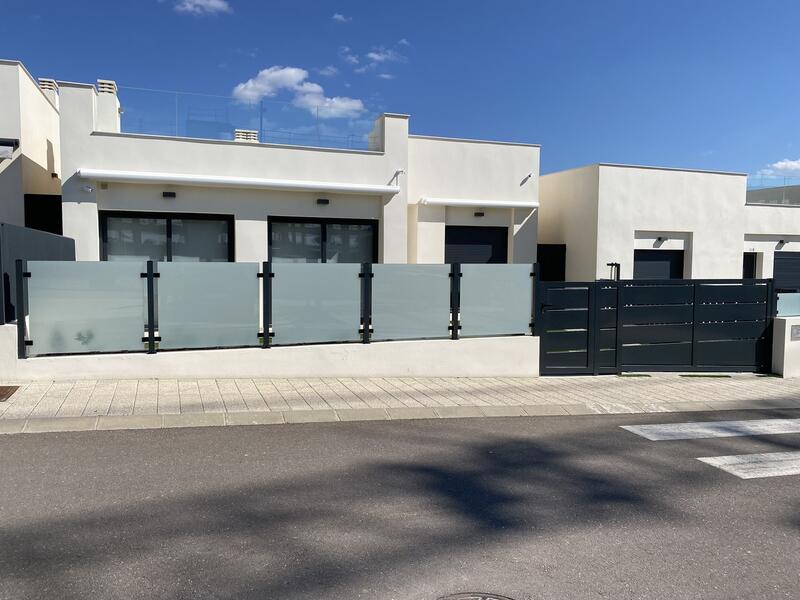 Villa til salgs i Pilar de la Horadada, Alicante