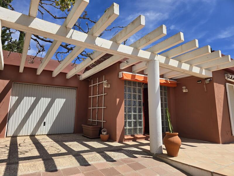 вилла продается в Alcaucin, Málaga