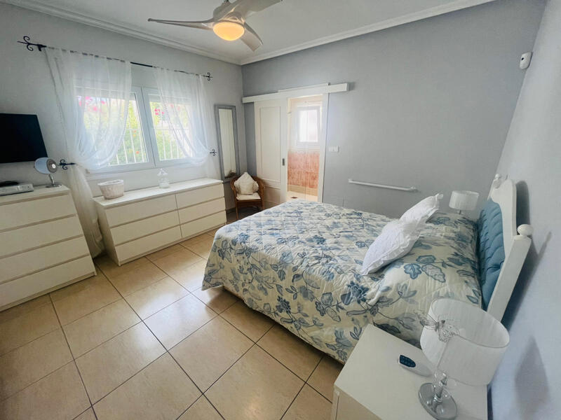 6 sovrum Villa till salu