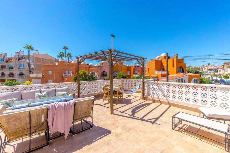 Radhus till salu i Torrevieja, Alicante