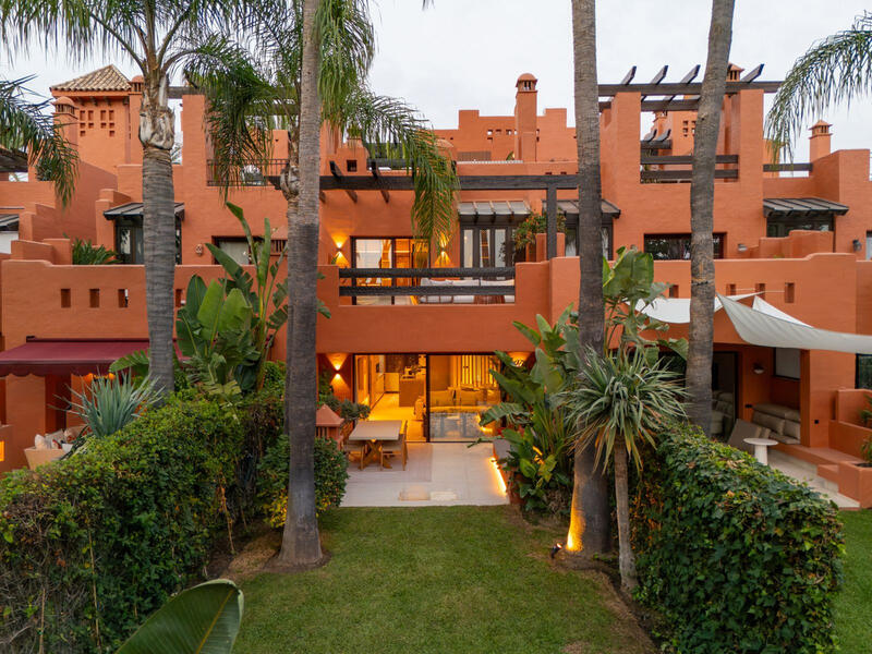 4 bedroom Townhouse for sale