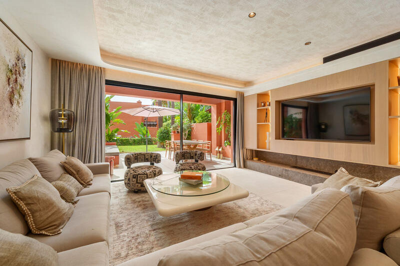 4 bedroom Townhouse for sale