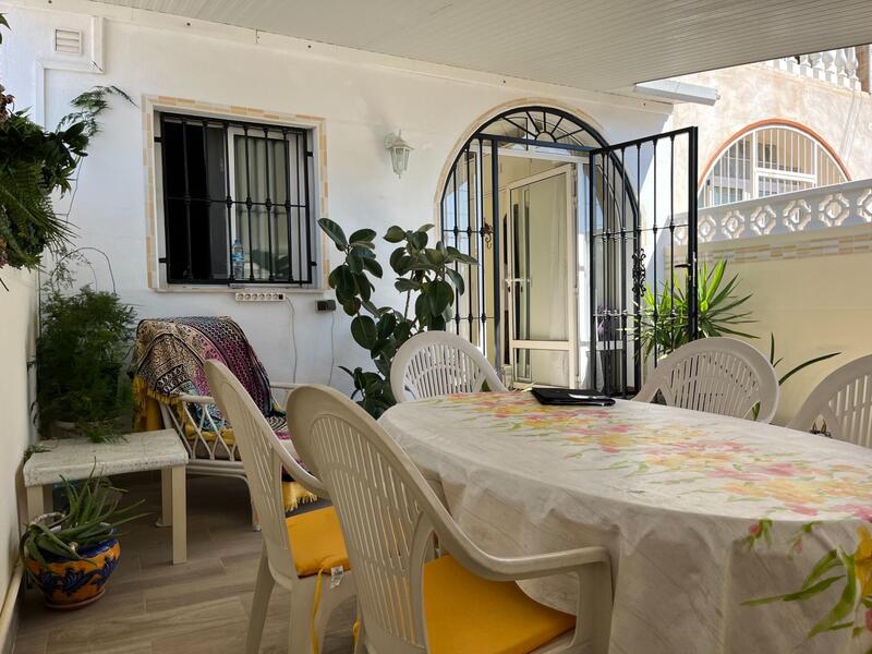2 bedroom Townhouse for sale