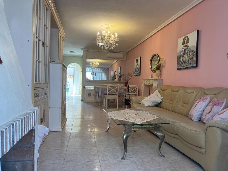 2 bedroom Townhouse for sale