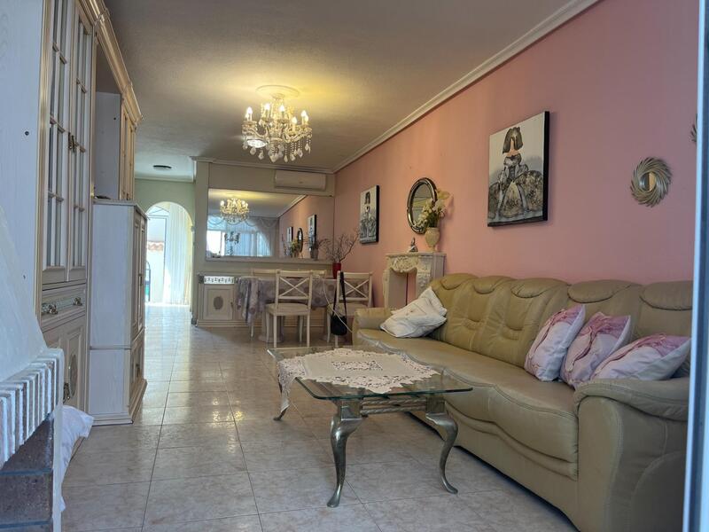 2 bedroom Townhouse for sale