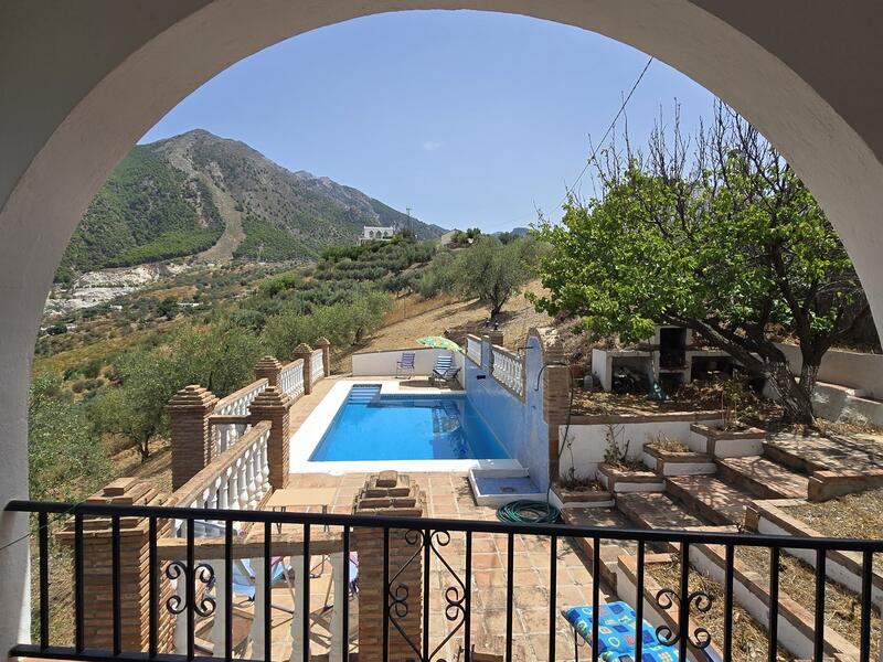 4 bedroom Townhouse for sale