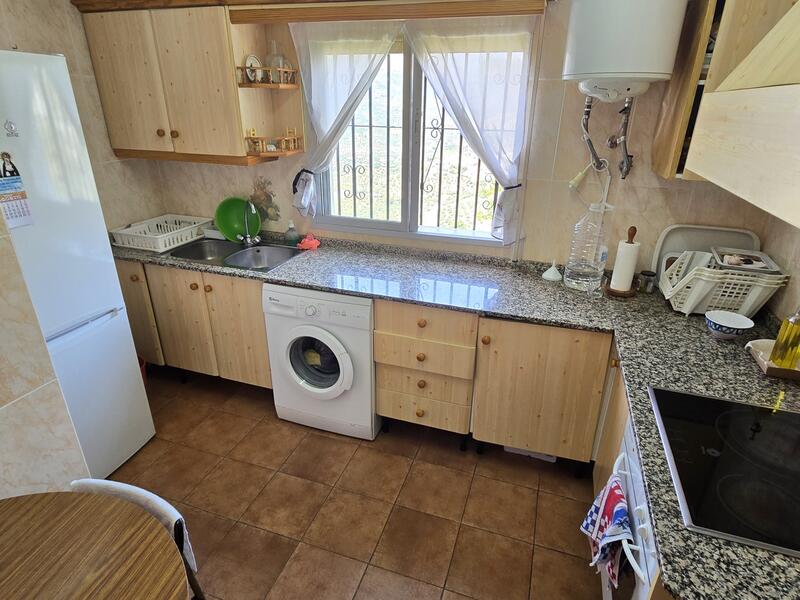 4 bedroom Townhouse for sale