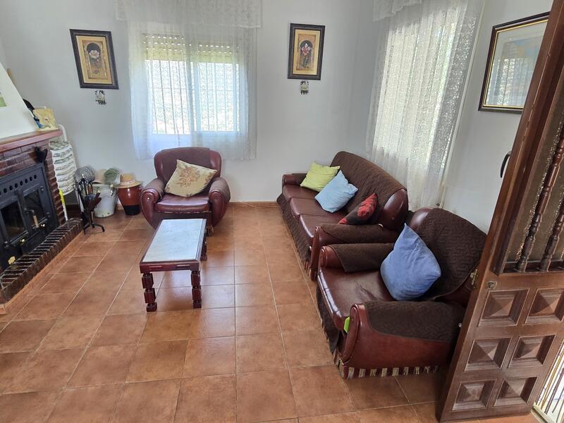 4 bedroom Townhouse for sale