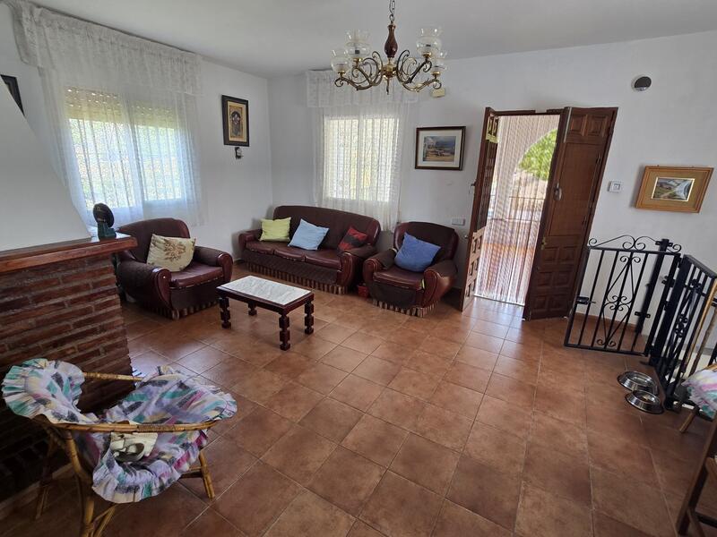 4 bedroom Townhouse for sale