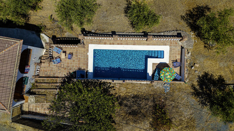 4 bedroom Townhouse for sale