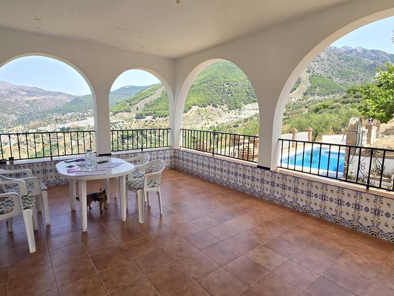 4 bedroom Townhouse for sale