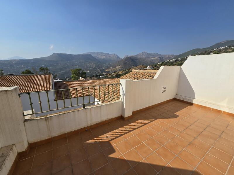 3 bedroom Townhouse for sale