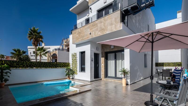 вилла продается в Torrevieja, Alicante