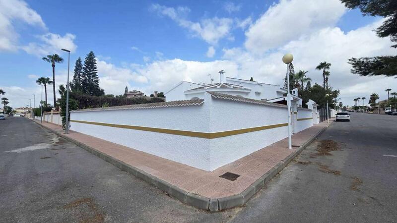 4 slaapkamer Villa Te koop