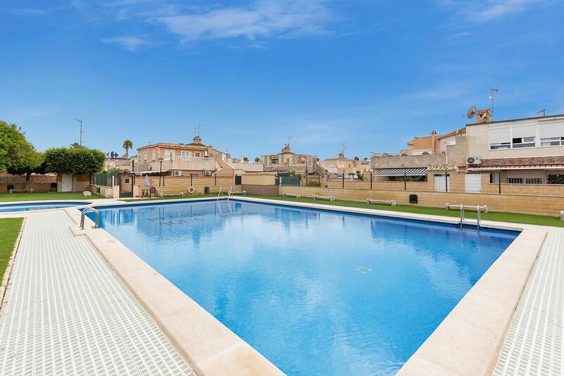 Villa zu verkaufen in Torrevieja, Alicante