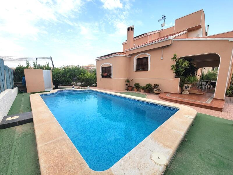 Villa zu verkaufen in Torrevieja, Alicante