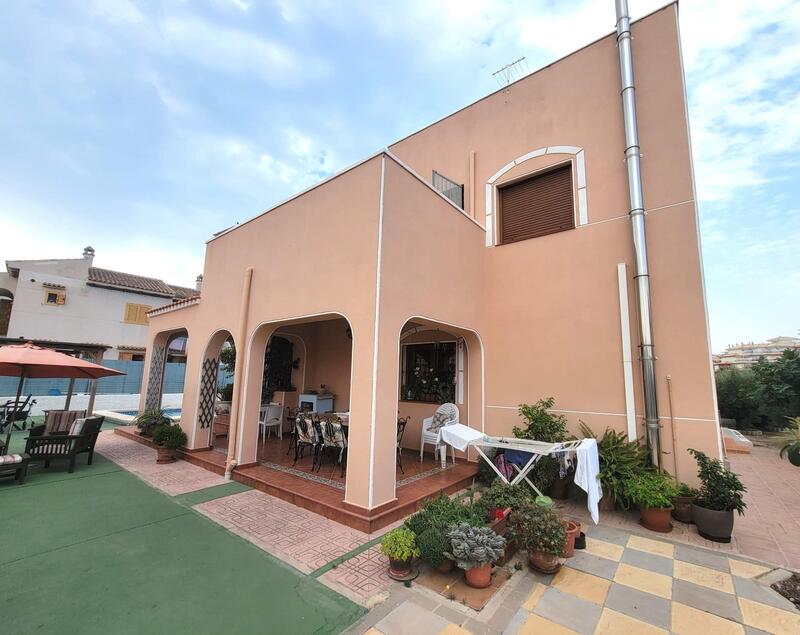 4 Schlafzimmer Villa zu verkaufen