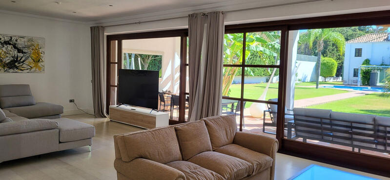 6 bedroom Villa for sale